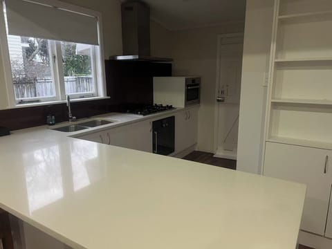 House, 5 Bedrooms | Private kitchen