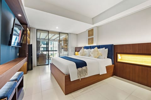 Apartment, 1 Bedroom, Pool View | Desk, laptop workspace, iron/ironing board, WiFi (free)
