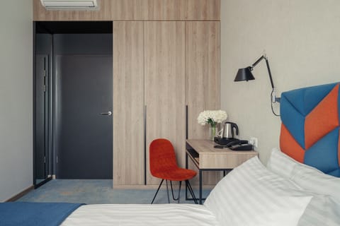 Economy Double Room | In-room safe, desk, soundproofing, iron/ironing board