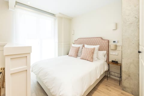 Apartment | Desk, laptop workspace, soundproofing, iron/ironing board