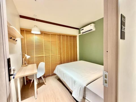 Double Room | Desk, laptop workspace, WiFi (free), bed sheets
