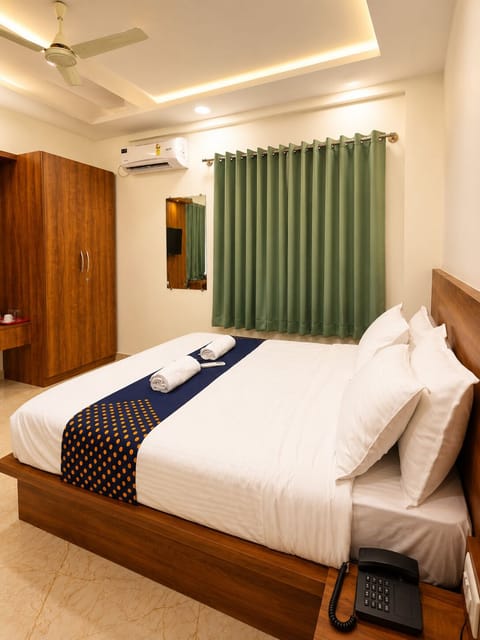 Deluxe Room | Desk, WiFi (free), bed sheets