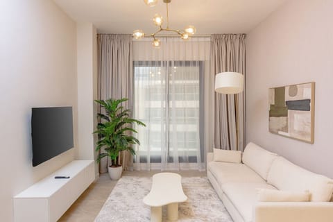 Superior Apartment, Balcony, Marina View | Living area