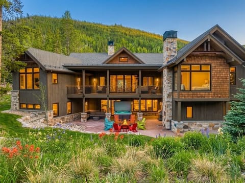 Welcome to Timberline Lodge — Nestled within Keystone's prestigious Estates at the Alders, this grand mountain retreat offers timeless timber architecture, exceptional privacy, and unforgettable alpine adventures just minutes from the slopes. 🏔️✨