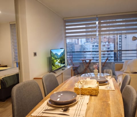 Apartment, 2 Bedrooms | Dining