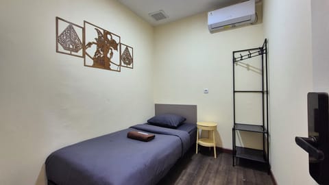 Single Room, Shared Bathroom | WiFi (free)