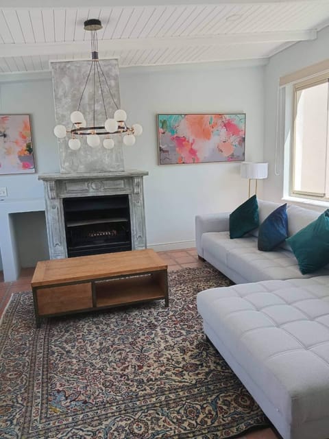 House, 2 Bedrooms, Patio, Garden View | Living area