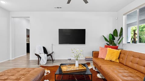 House (6 Bedrooms) | Interior