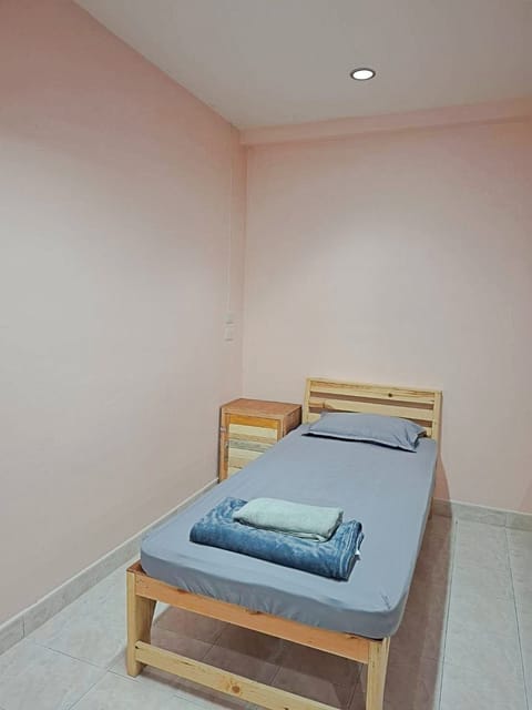 Shared Dormitory, Mixed Dorm, Air conditioning | In-room safe, laptop workspace, blackout drapes, soundproofing
