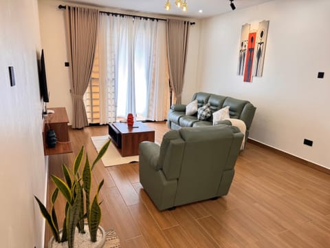 Comfort Apartment, City View | Living area