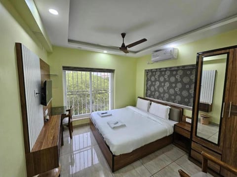 Deluxe Room | Desk, laptop workspace, WiFi (free)