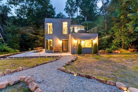 The Perch | The Overlook Collection | Luxury Concrete Tiny Home in The Trees | Rooftop Retreat