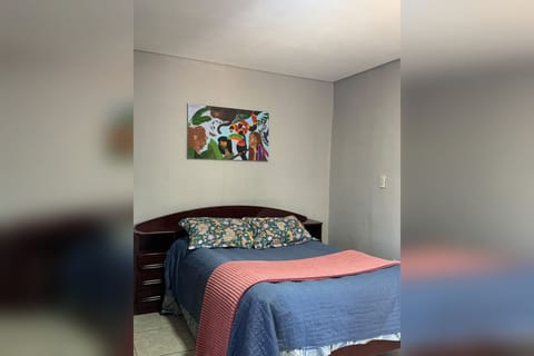 Basic Suite | Desk, laptop workspace, iron/ironing board (on request), WiFi (free)
