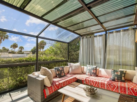 Condo (2 Bedrooms) | Front of property