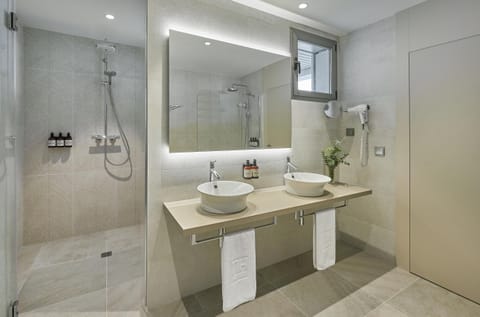 Junior Suite (View) | Minibar, in-room safe, desk, blackout drapes