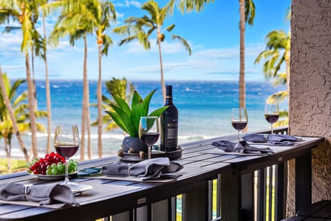 Dine or unwind on the lanai while enjoying gorgeous views of the Pacific Ocean.