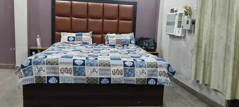 Deluxe Room, Air conditioning | Rollaway beds (surcharge), WiFi (free), bed sheets