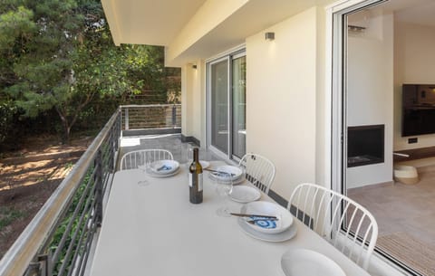 Superior Apartment, Balcony, Garden View | Outdoor dining
