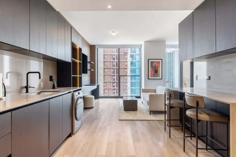 Studio, 1 Queen Bed, Kitchen, City View (E11even Serenity) | Interior