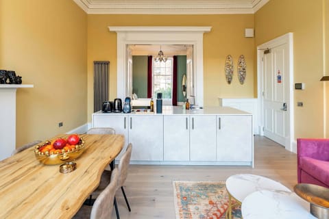 Living/Kitchen Area