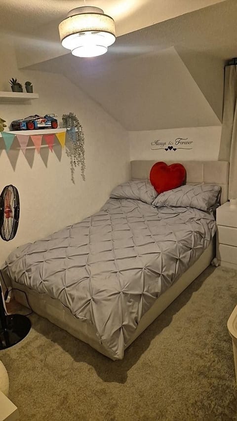1 bedroom, iron/ironing board, WiFi (free), bed sheets