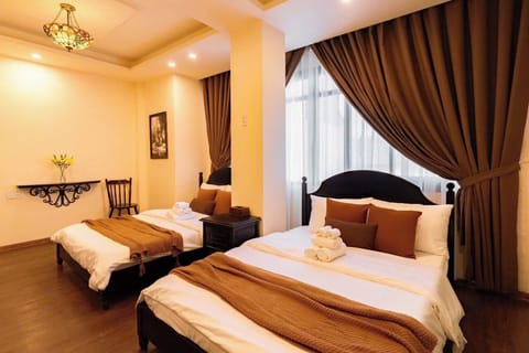 Luxury Double or Twin Room, City View | Desk