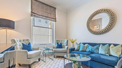SPACIOUS LOUNGE FOR RELAXING AFTER A BUSY DAY