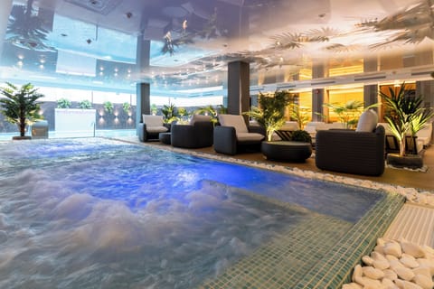 15 indoor pools