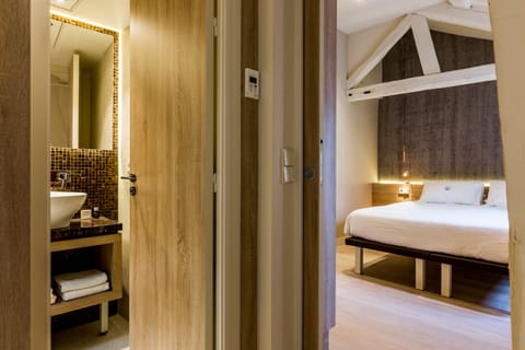Junior Suite, for 3 people | Premium bedding, minibar, in-room safe, individually decorated