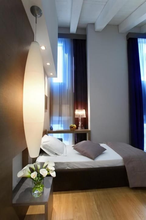 Down comforters, minibar, in-room safe, desk