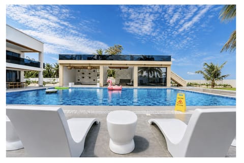 2 outdoor pools