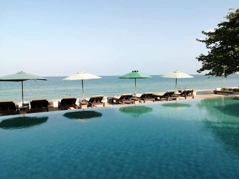 Outdoor pool, pool umbrellas, sun loungers