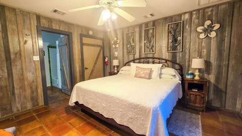 This inviting studio offers a king-sized bed, smart TV, kitchen, & full bath​