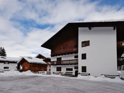 Cloud, Sky, Building, Window, Snow, House, Slope, Tree, Residential Area, Freezing