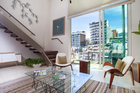 Condo - Image 2