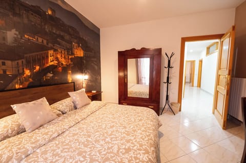 Double Room, Balcony | Iron/ironing board, WiFi (free)