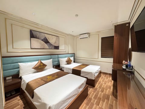 Superior Double or Twin Room | Desk, blackout drapes, soundproofing, iron/ironing board