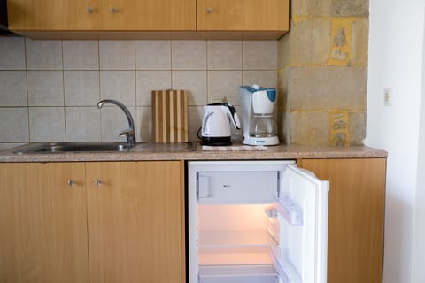Apartment, 1 Bedroom | Private kitchen | Electric kettle