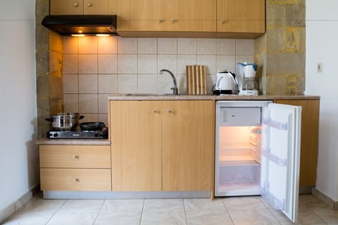 Apartment, 1 Bedroom | Private kitchen | Electric kettle