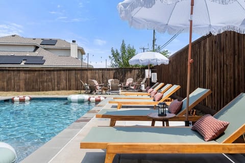 Pool Lounge Chairs CF