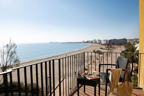 Superior room with lateral sea view and balcony