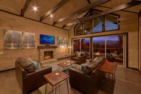 5 Bedroom 5 Bath 3 Story Cabin Sleeps 14