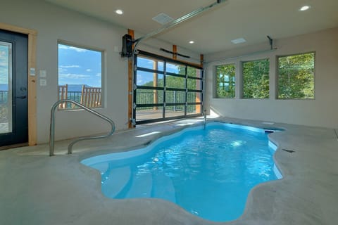 Spacious 3 Bedroom Cabin with Private Pool