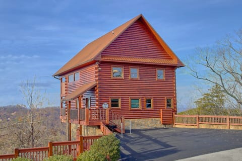 Luxury 2 bedroom cabin rental with mountain view