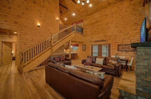 3 Bedroom 3 Bath Cabin Sleeps 10