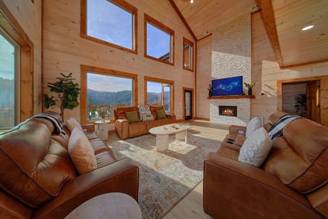 4 bedroom cabin living room with fireplace
