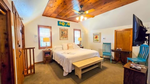 This charming getaway is sure to become your favorite home away from home!​