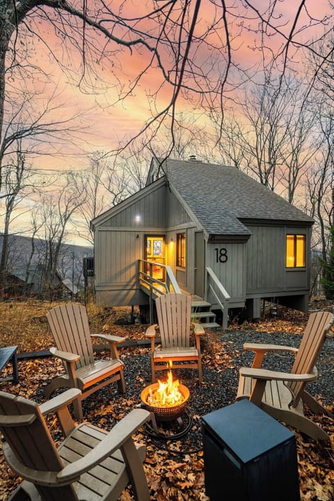 2 Minute Walk to Ski Slopes | Gas Fire Pit | Mountain Views | Hot Tub | Deck
