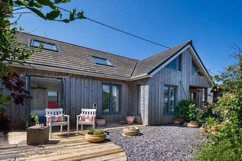 An Mordros beach house Gwithian Cornwall exterior close to beach coastal holiday home