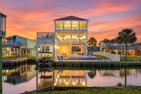 Wake up to water views and fall asleep to twinkling lights — your private canal-front escape awaits.